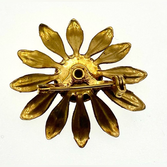 Vintage Gold Tone Floral Flower Daisy Brooch Pin - Picture 2 of 5